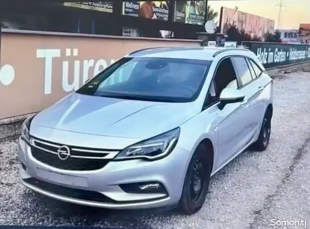 Opel Astra K 2020 · 1.4 AT