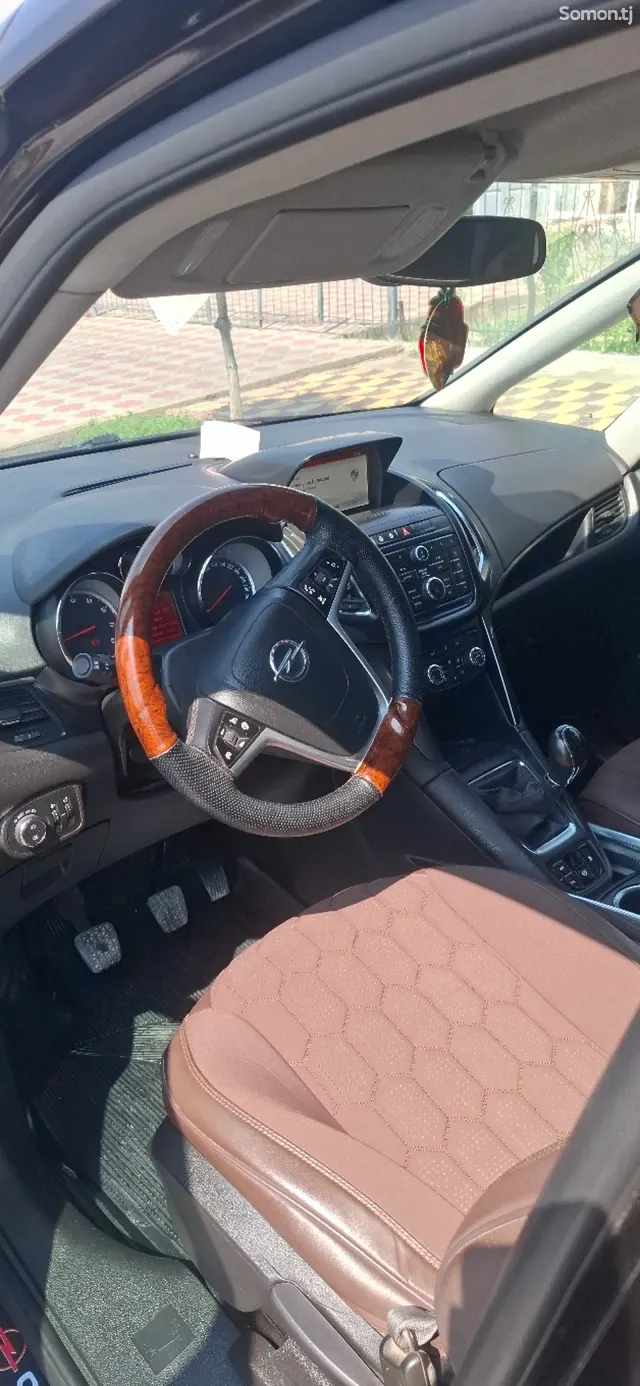 Opel Zafira 2016 · 1.4 MT