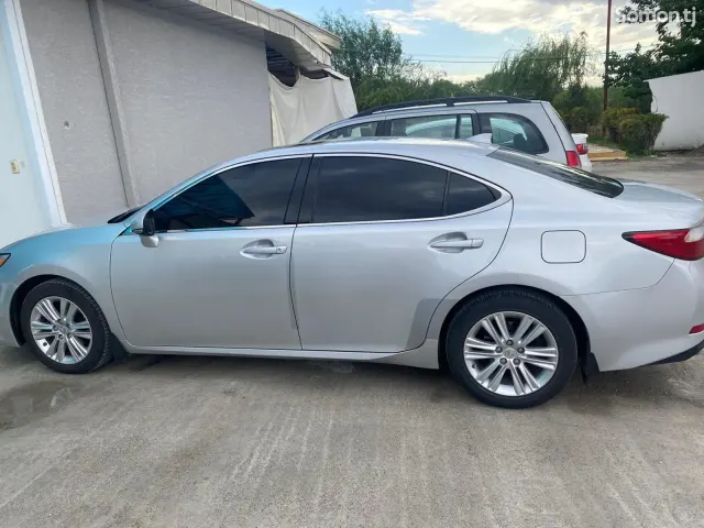 Lexus ES series 2015 · 3.5 AT