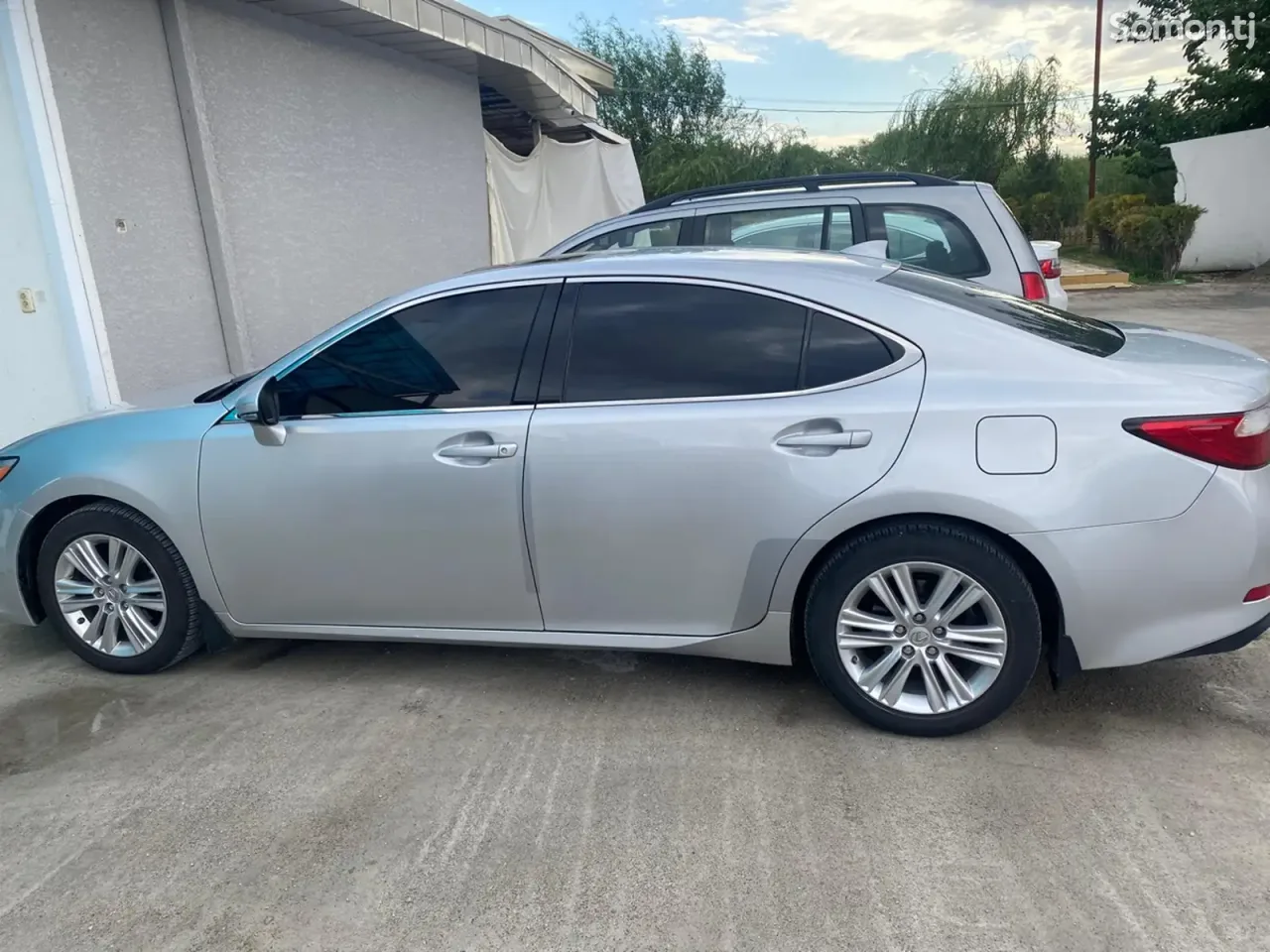 Lexus ES series 2015 · 3.5 AT