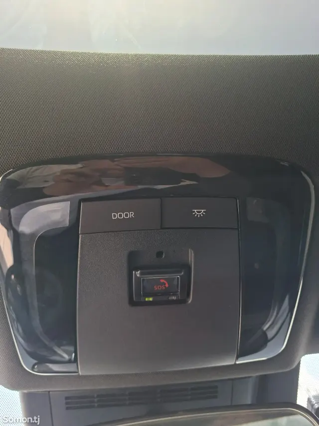 Toyota Camry 2025 · 2.0 AT