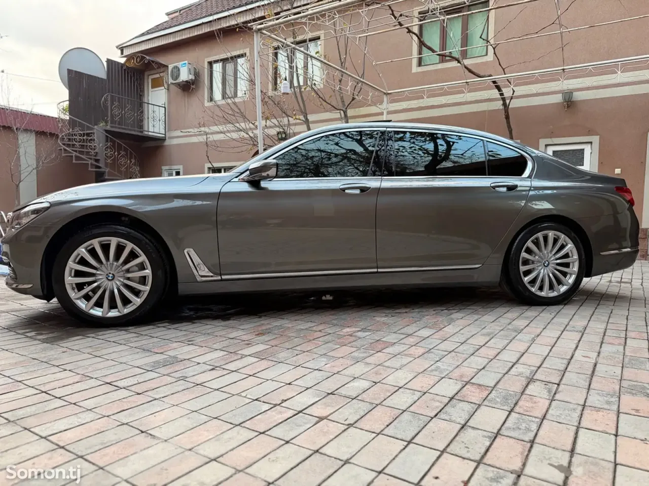 BMW 7 series 2016 · 3.0 AT