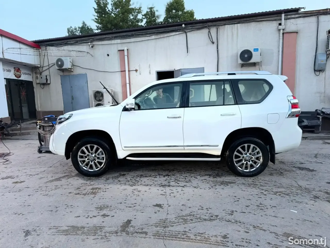 Toyota Land Cruiser Prado 2014 · 0.4 AT