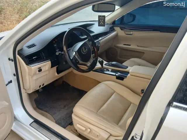 Lexus ES series 2015 · 3.5 AT