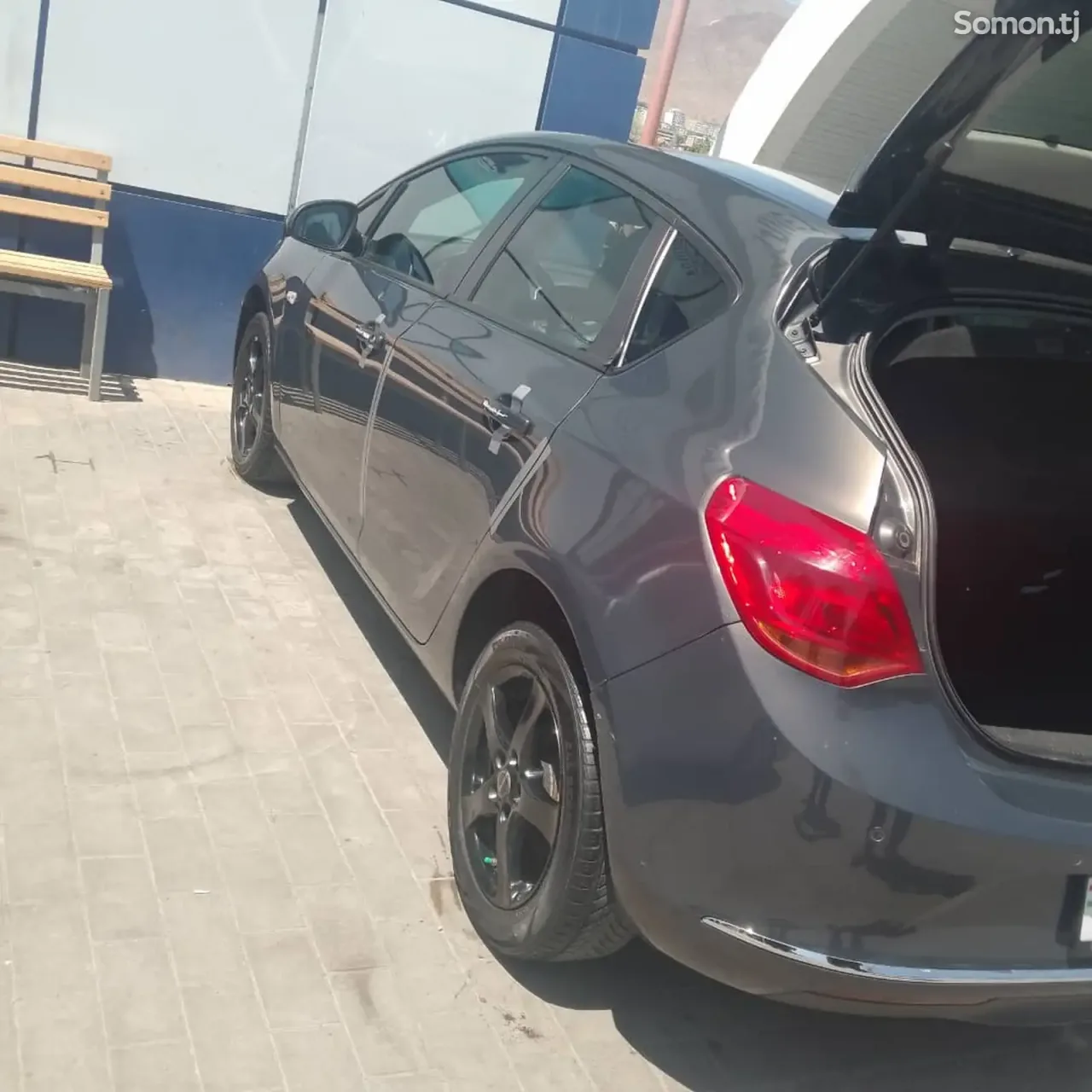 Opel Astra J 2015 · 1.6 MT