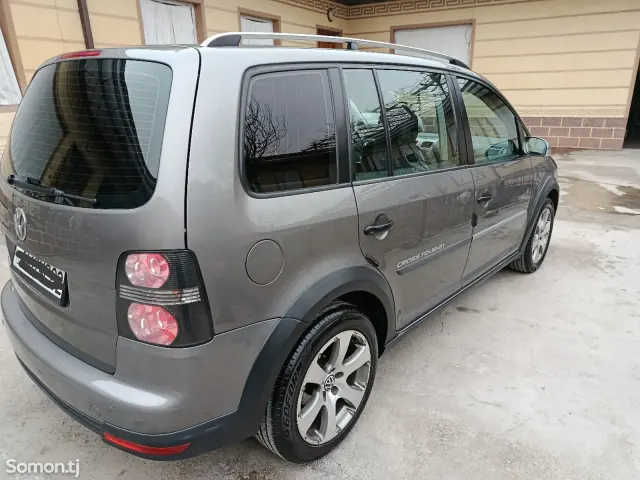 Volkswagen Touran 2008 · 1.4 AT