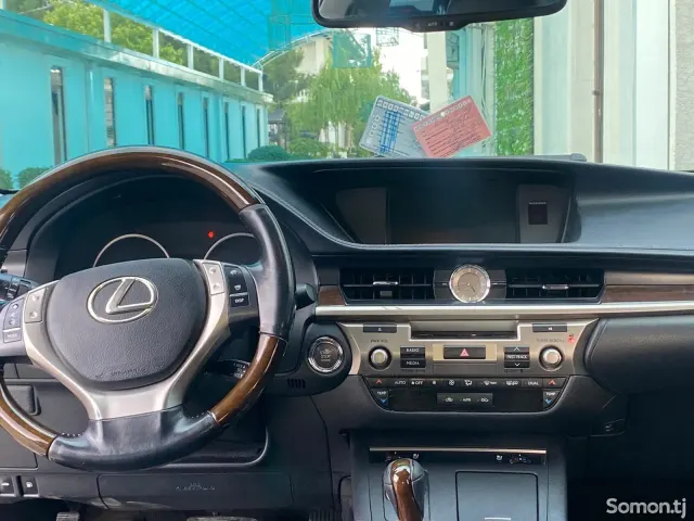 Lexus ES series 2015 · 3.5 AT