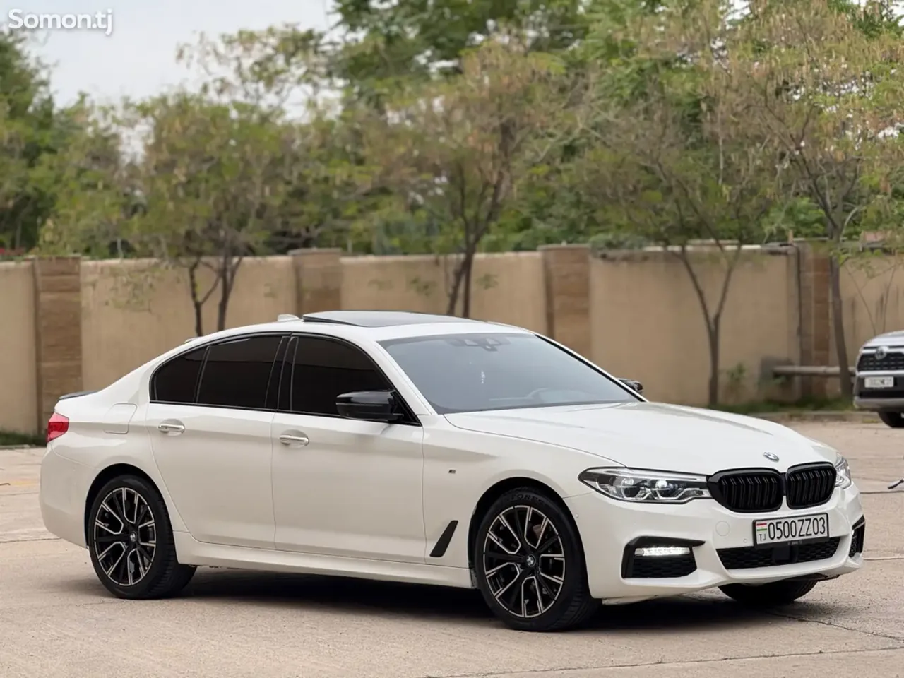 BMW 5 series 2017 · AT