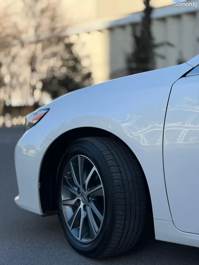 Lexus ES series 2017 · 2.5 AT