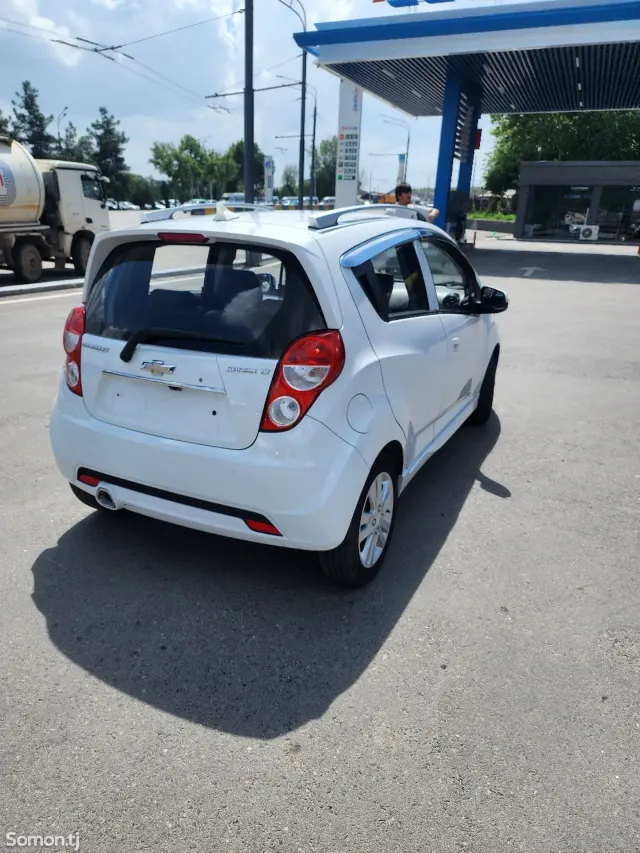 Chevrolet Spark 2014 · 1.1 AT