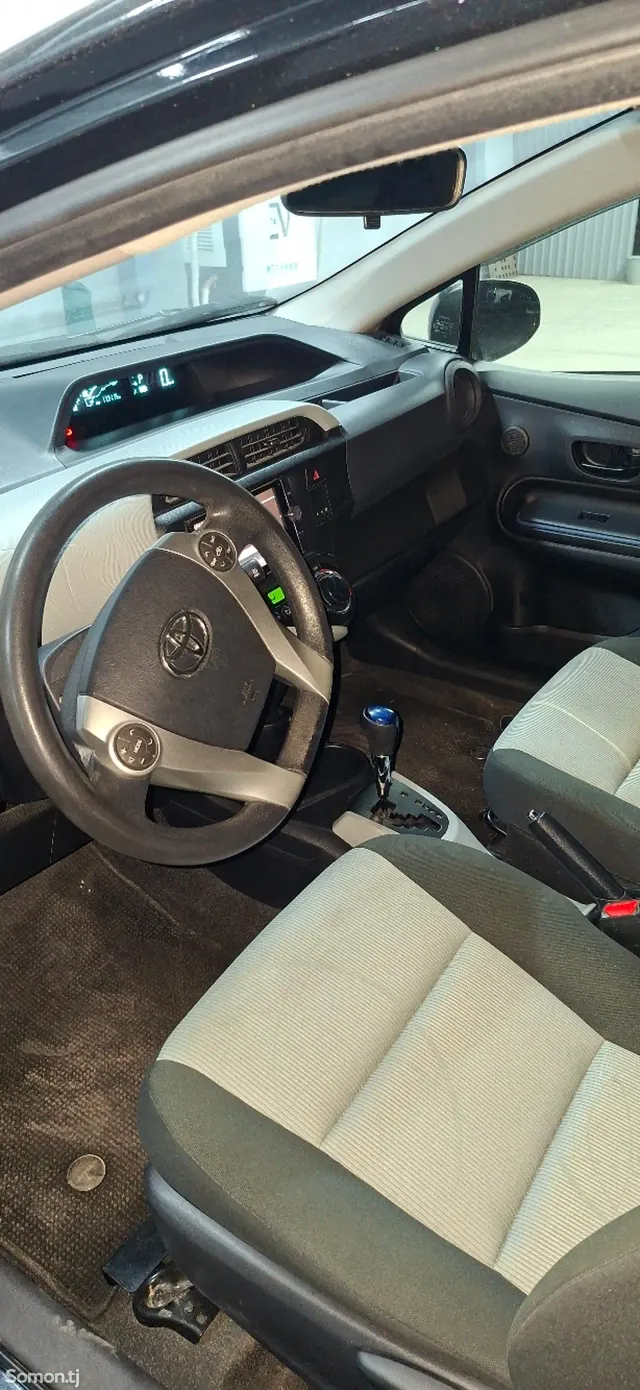 Toyota Aqua 2014 · 1.5 AT