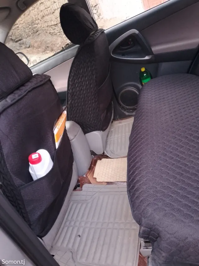 Toyota RAV 4 2006 · 2.4 AT