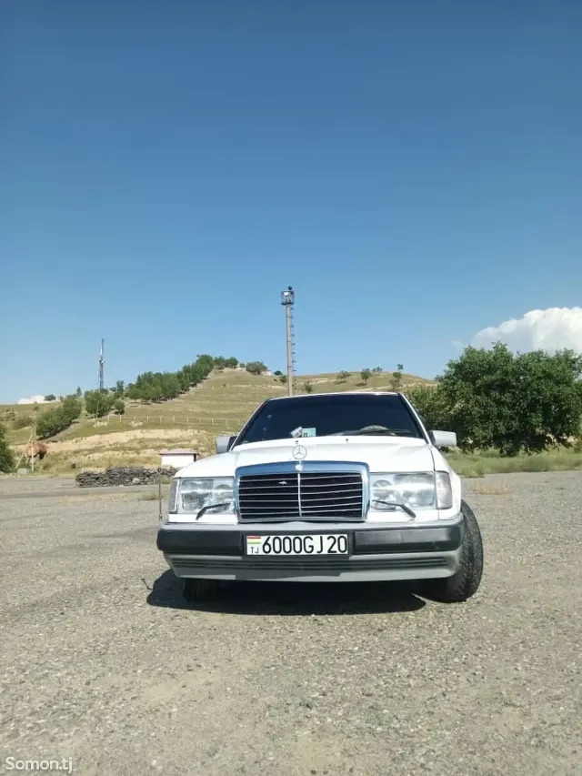 Mercedes-Benz W124 1990 · 2.0 MT