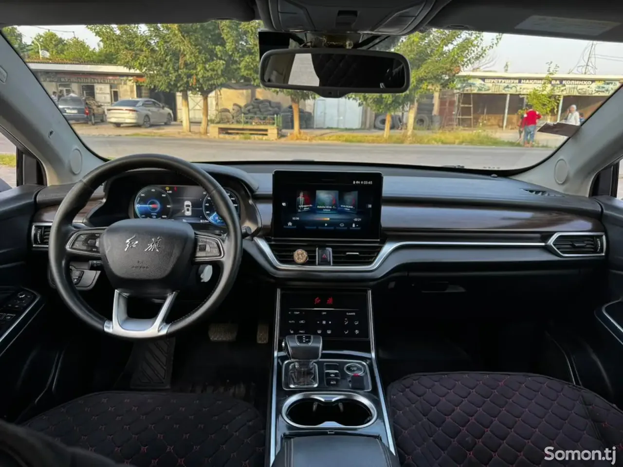Hongqi E-HS3 2019 · AT