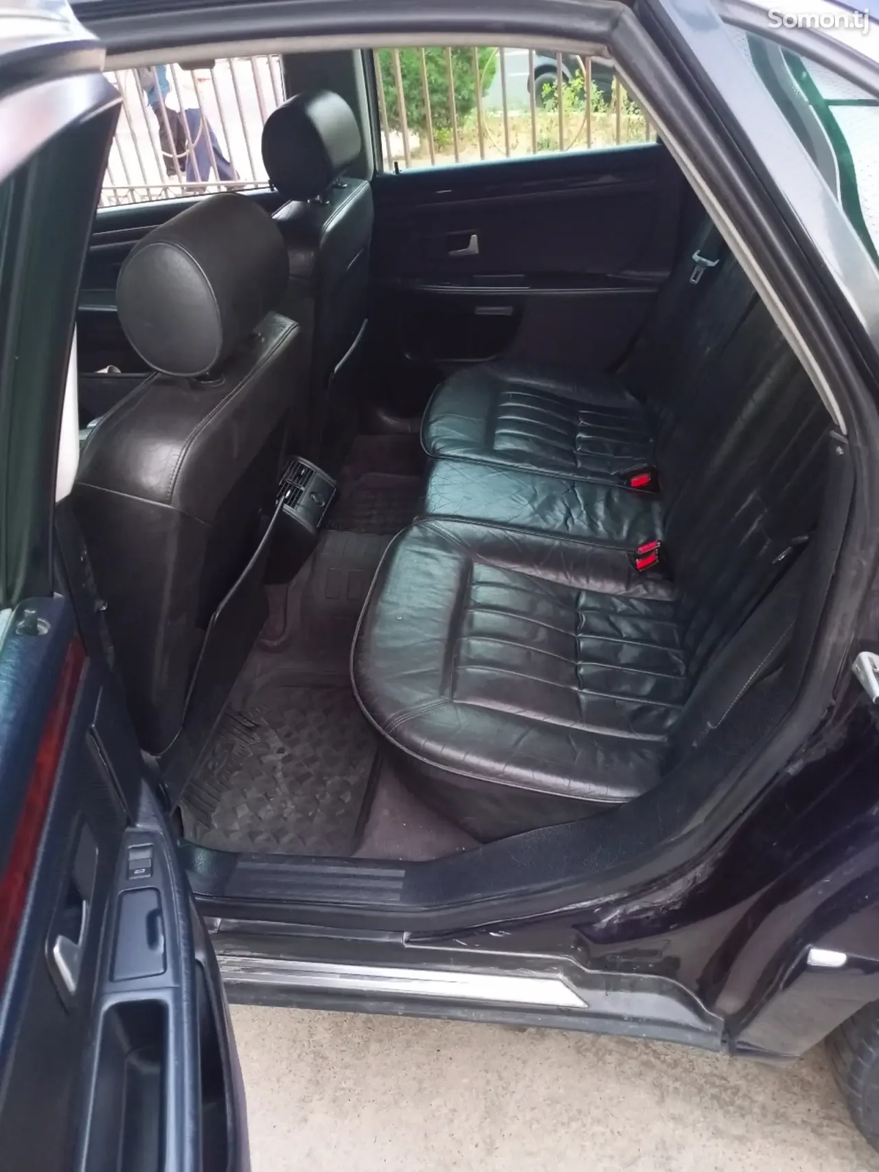 Audi A8 1995 · 3.7 MT