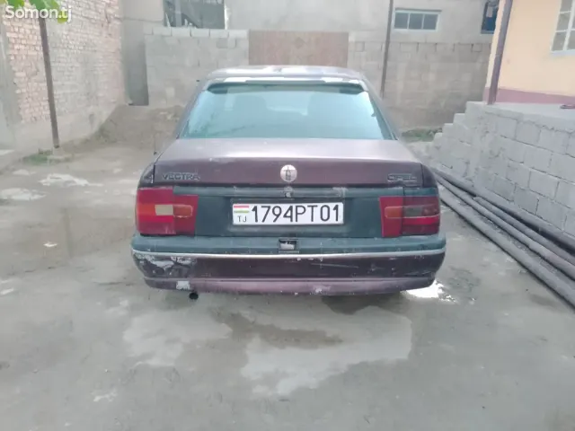 Opel Vectra A 1993 · 1.6 MT