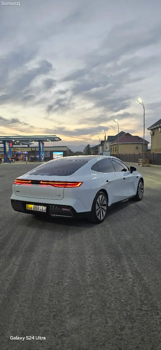 Geely Galaxy E8 2025 · AT