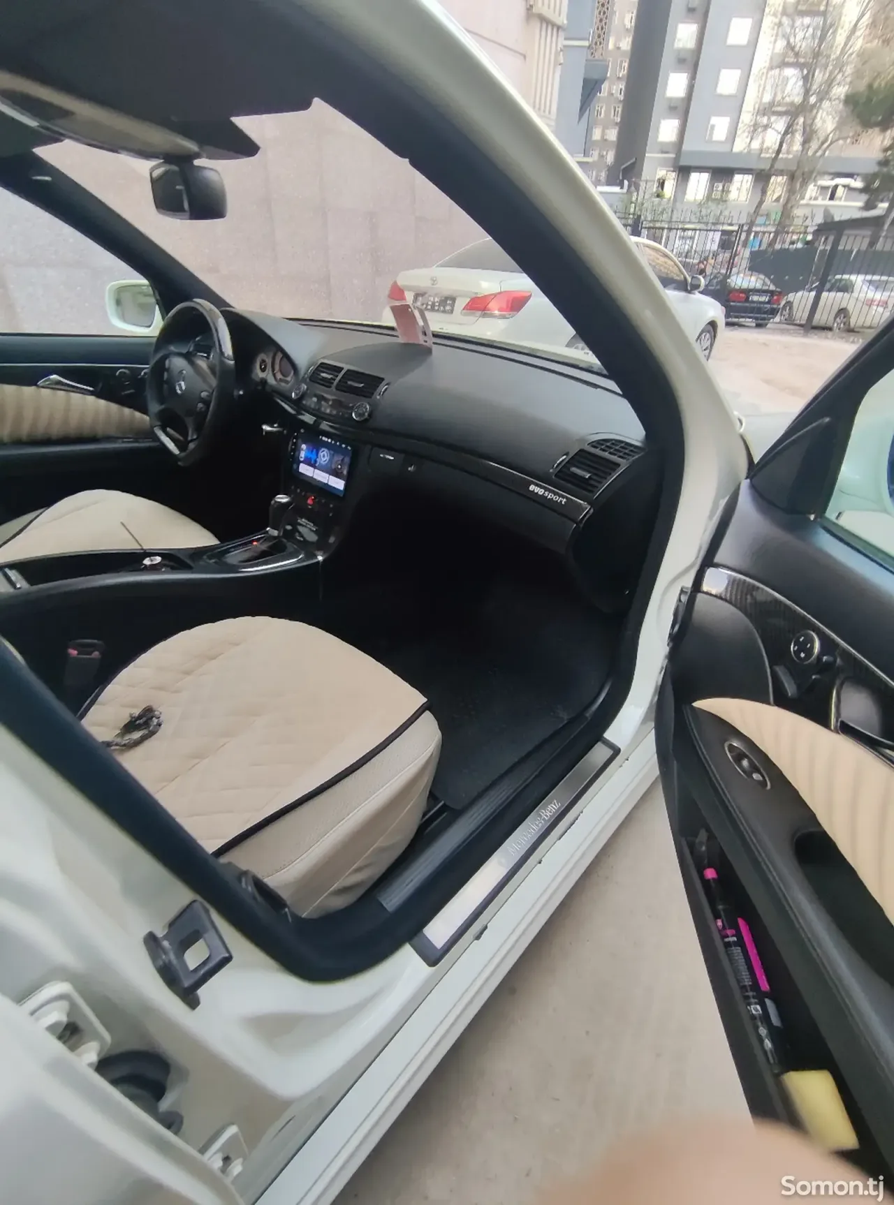 Mercedes-Benz E class 2009 · 5.5 AT