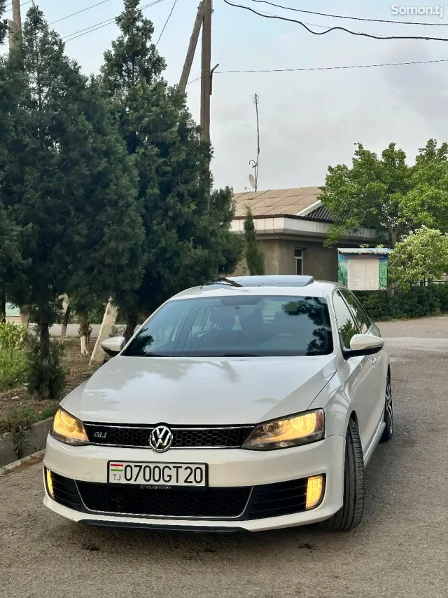 Volkswagen Jetta 2012 · 2.0 AT