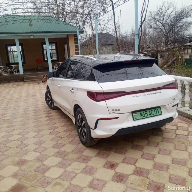 BYD E2 2025 · AT