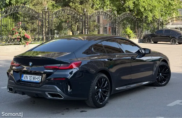 BMW M8 2025 · 4.4 AT