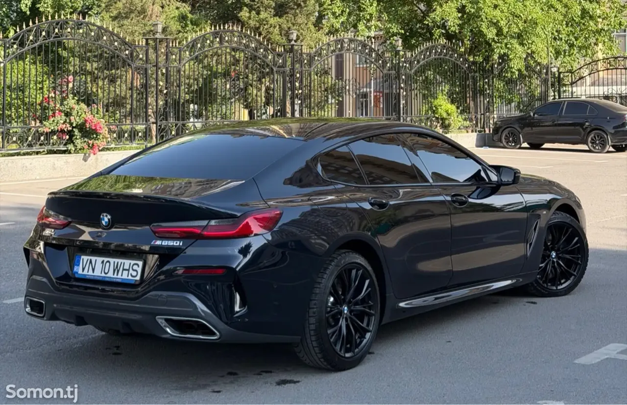 BMW M8 2025 · 4.4 AT