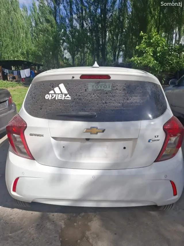 Chevrolet Spark 2016 · 1.1 AT