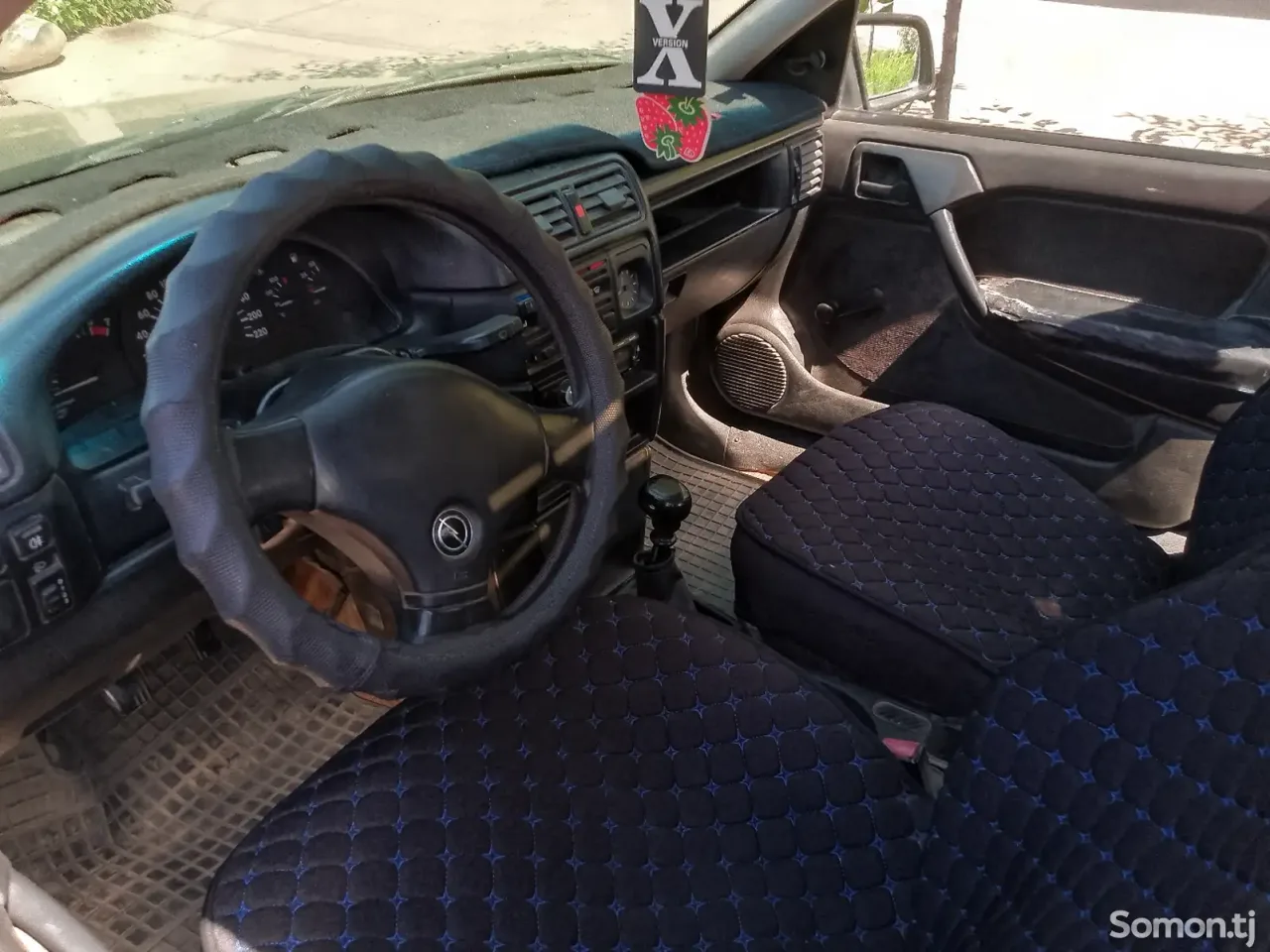 Opel Vectra A 1990 · 1.6 MT