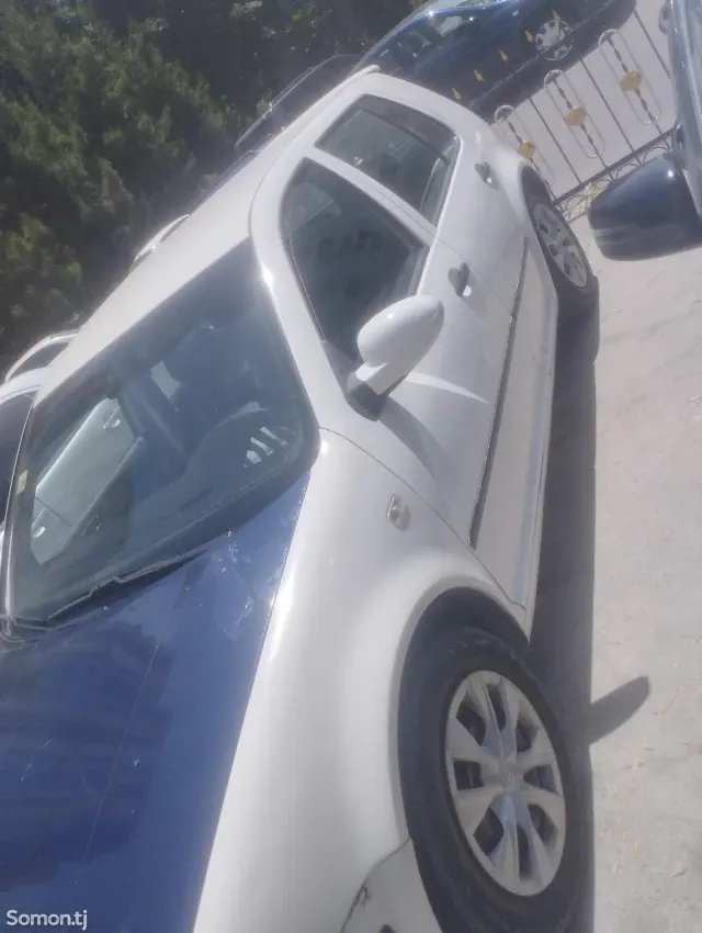 Volkswagen Golf 1999 · 1.6 MT