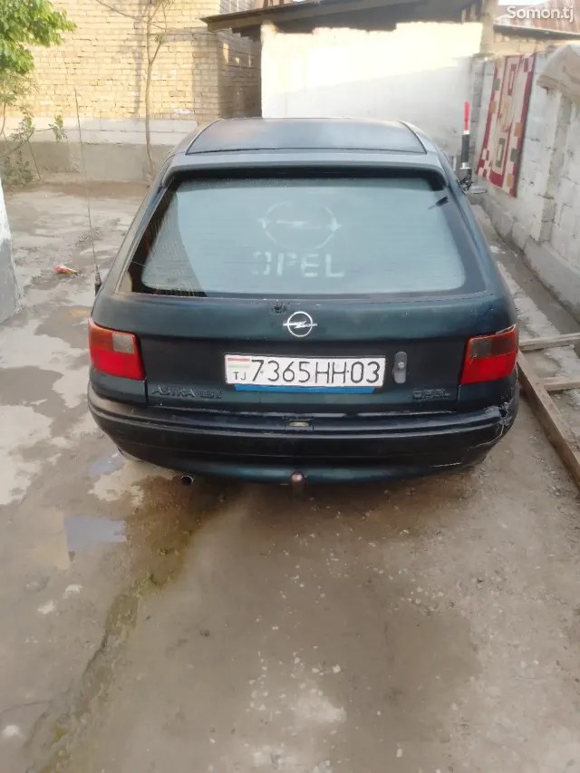 Opel Astra F 1993 · 1.6 MT