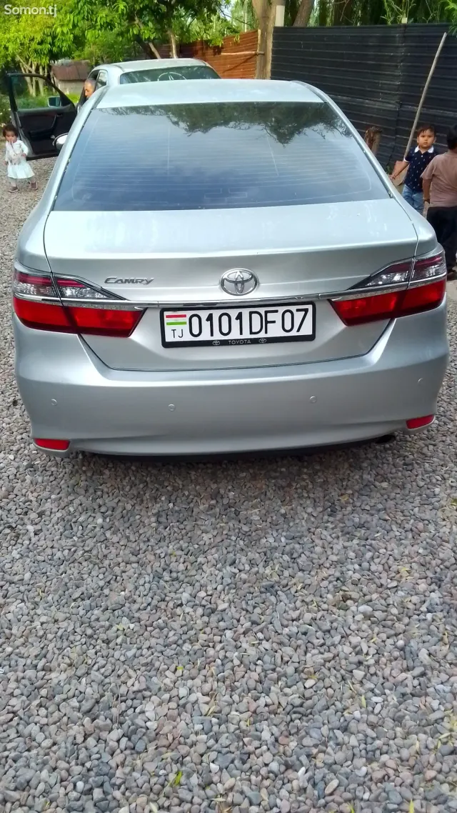 Toyota Camry 2015 · 2.0 AT