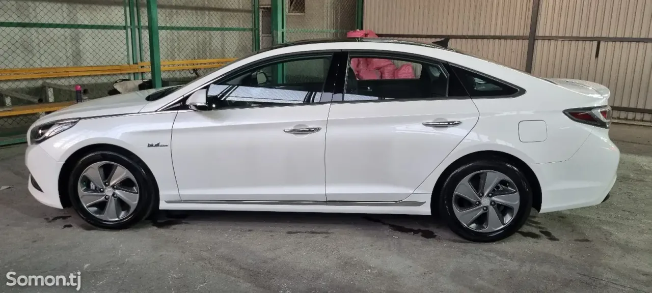 Hyundai Sonata 2015 · 2.0 AT