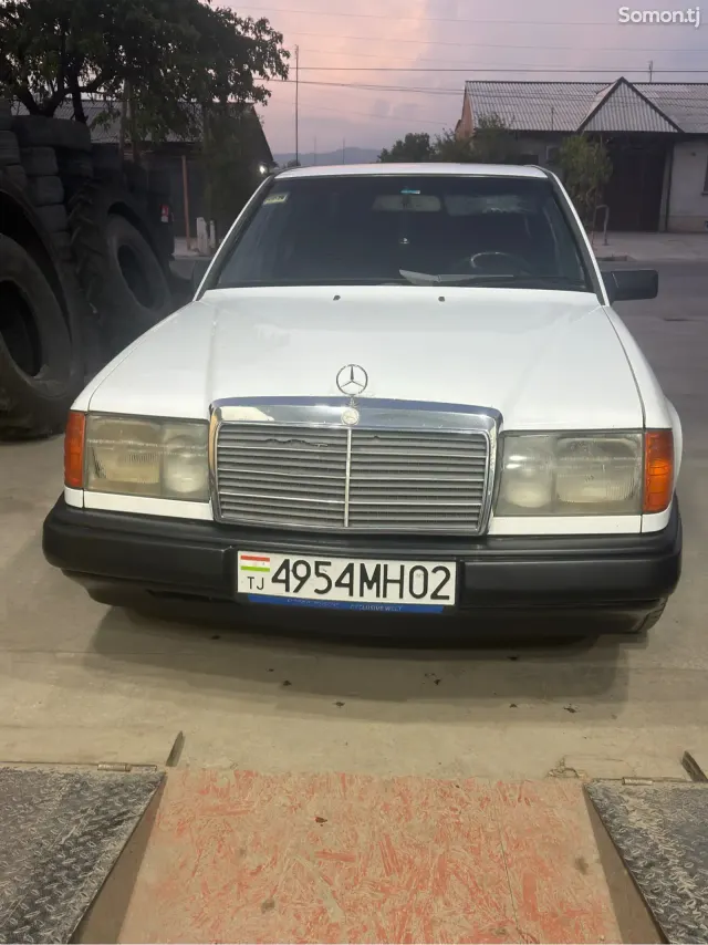 Mercedes-Benz W124 1988 · 2.0 MT