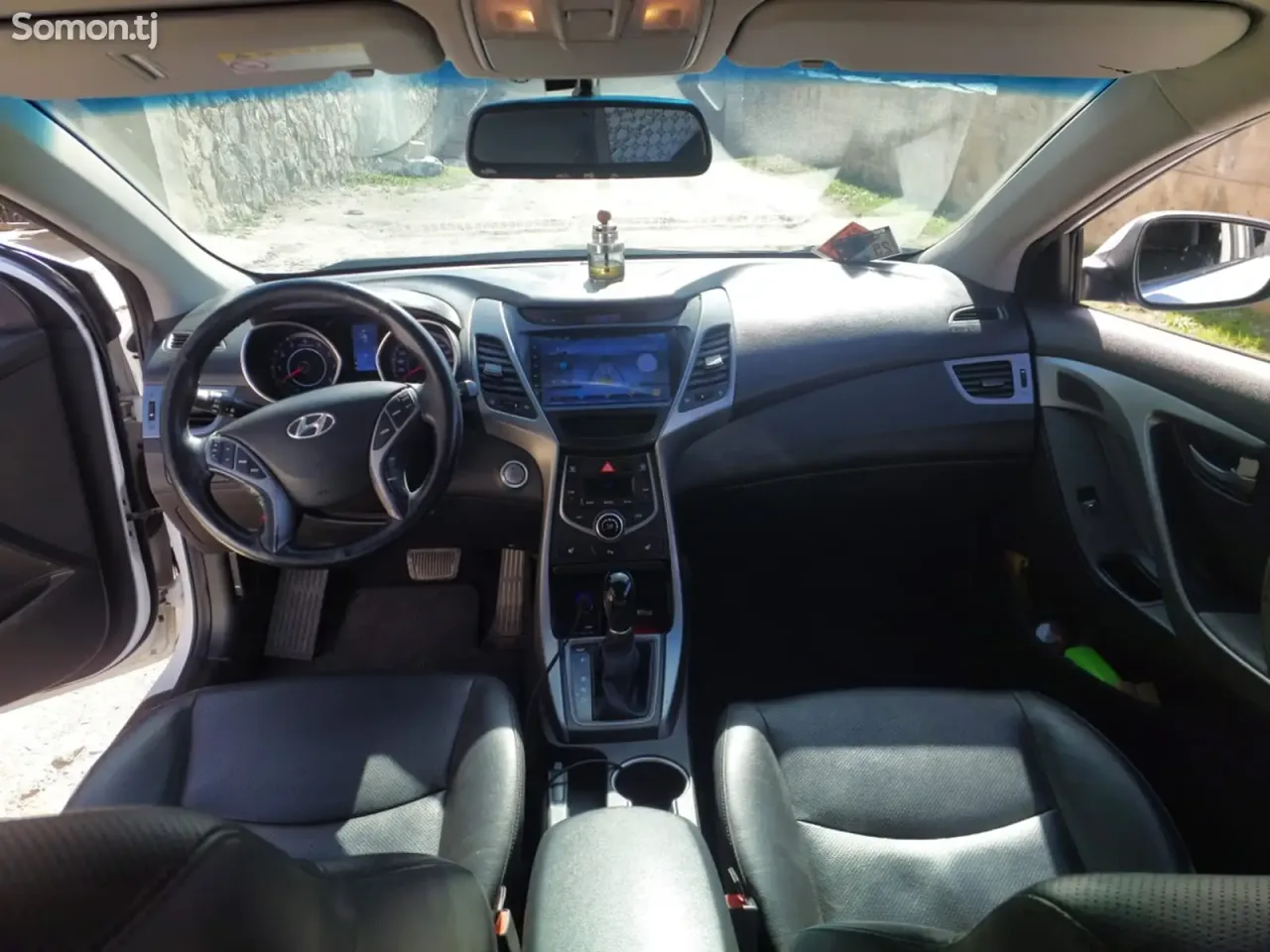 Hyundai Avante 2014 · 1.6 AT