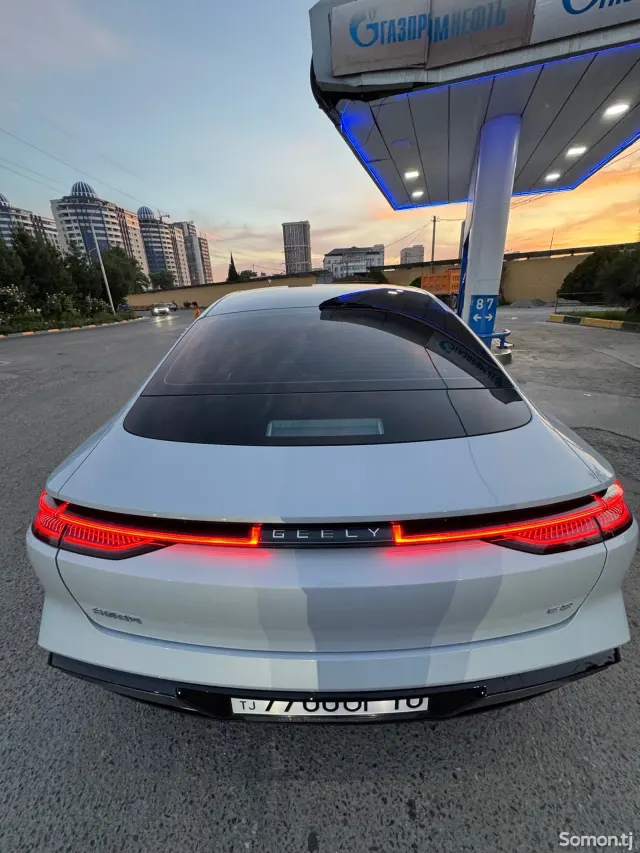 Geely Galaxy E8 2025 · AT