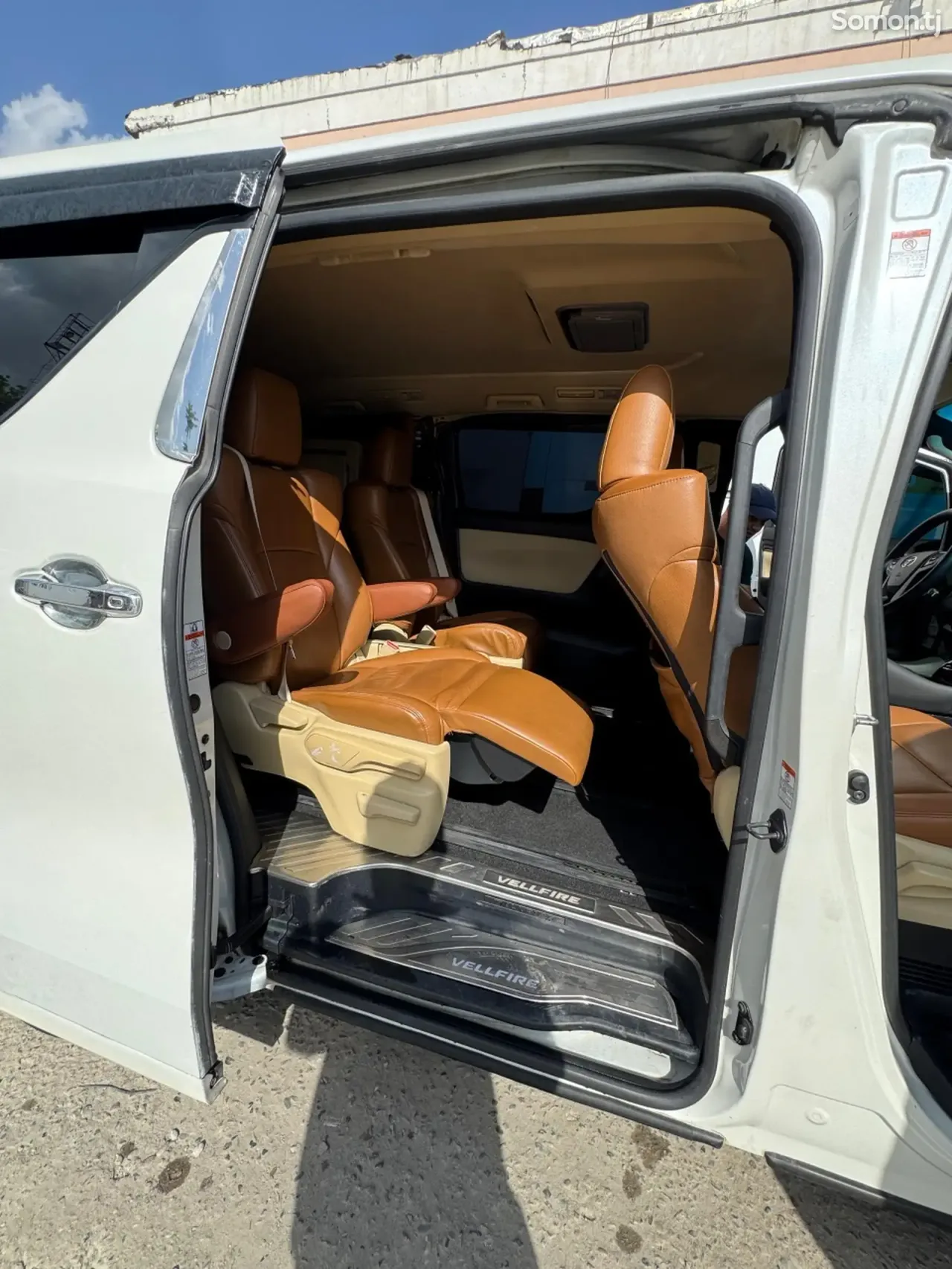 Toyota Vellfire 2016 · 2.5 AT