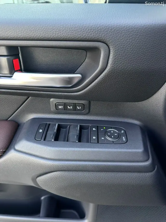 Toyota Land Cruiser Prado 2025 · 2.4 AT