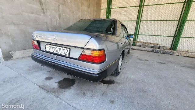 Mercedes-Benz W124 1991 · 2.0 MT