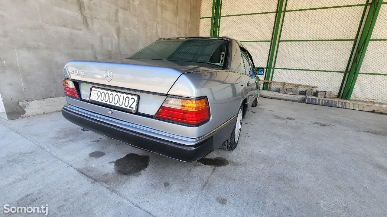Mercedes-Benz W124 1991 · 2.0 MT