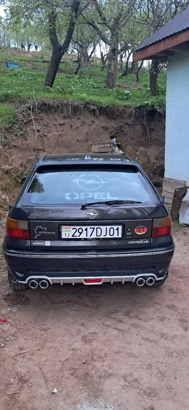 Opel Astra F 1995 · 1.6 MT
