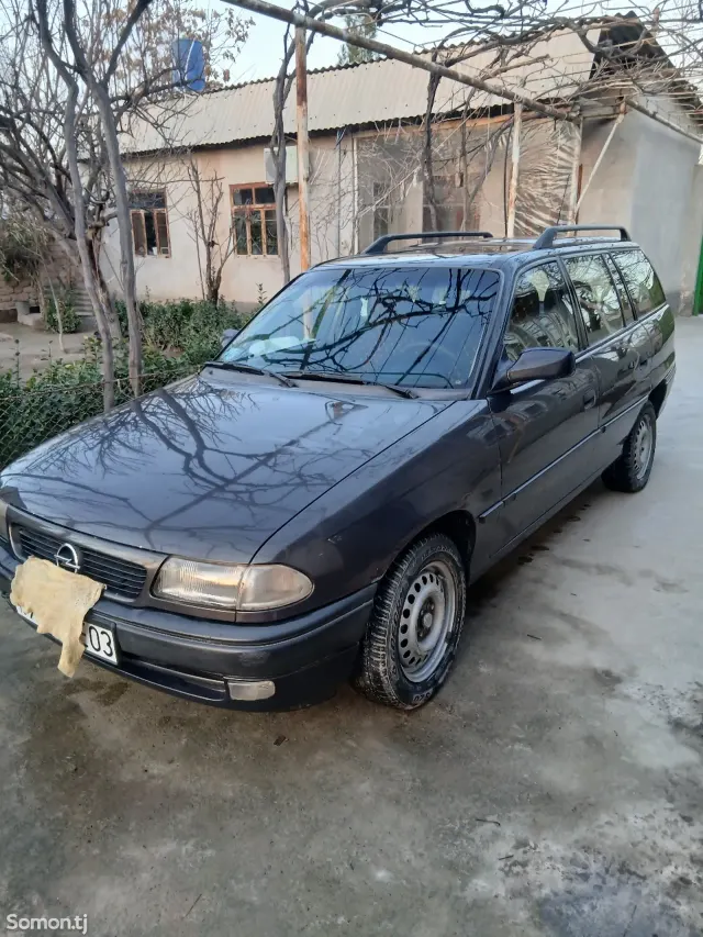 Opel Astra F 1996 · 1.6 MT