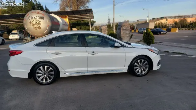Hyundai Sonata 2015 · 2.4 AT