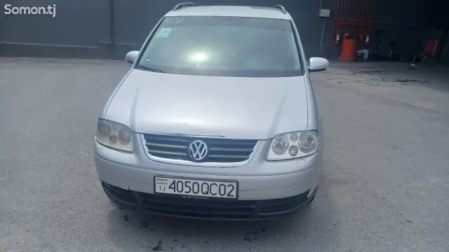 Volkswagen Touran 2006 · 1.6 AT