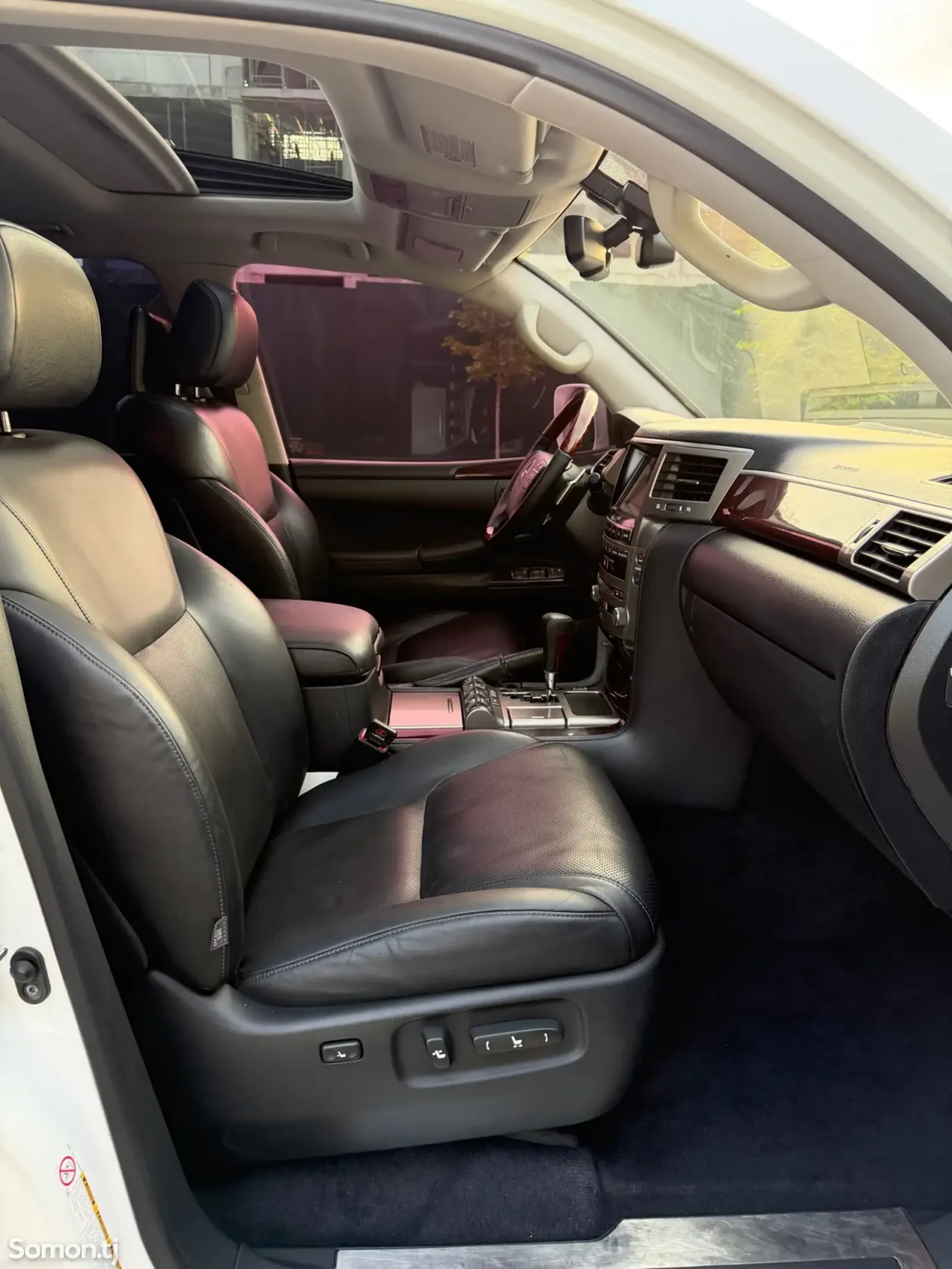Lexus LX series 2013 · 5.7 AT