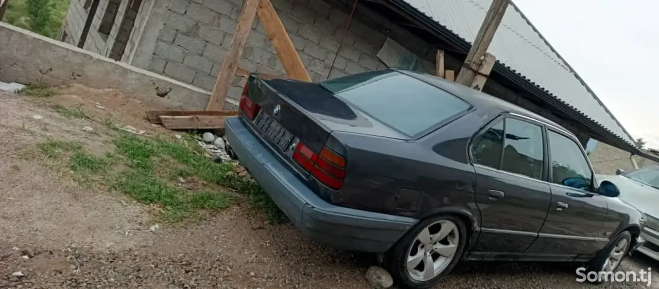 BMW 5 series 1990 · 2.8 MT