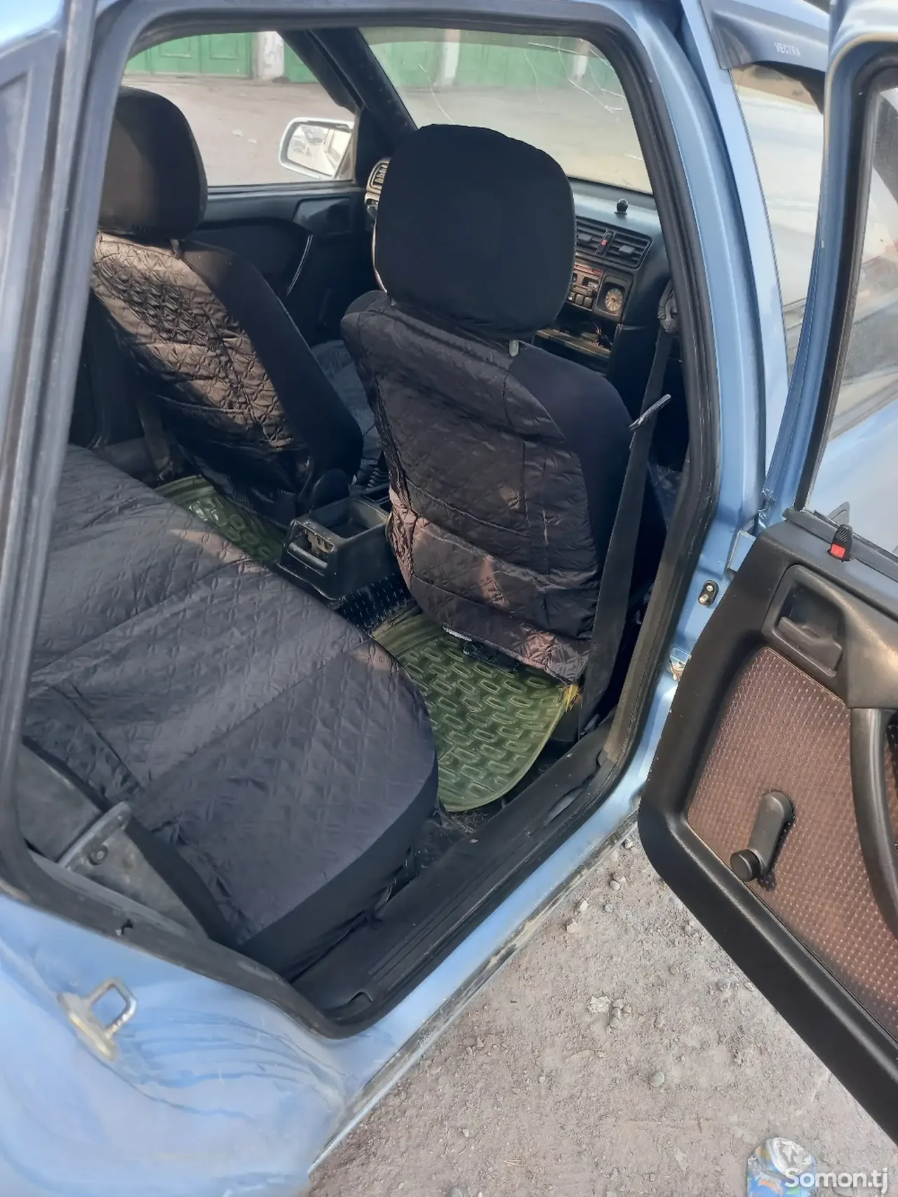 Opel Vectra A 1994 · 1.6 MT