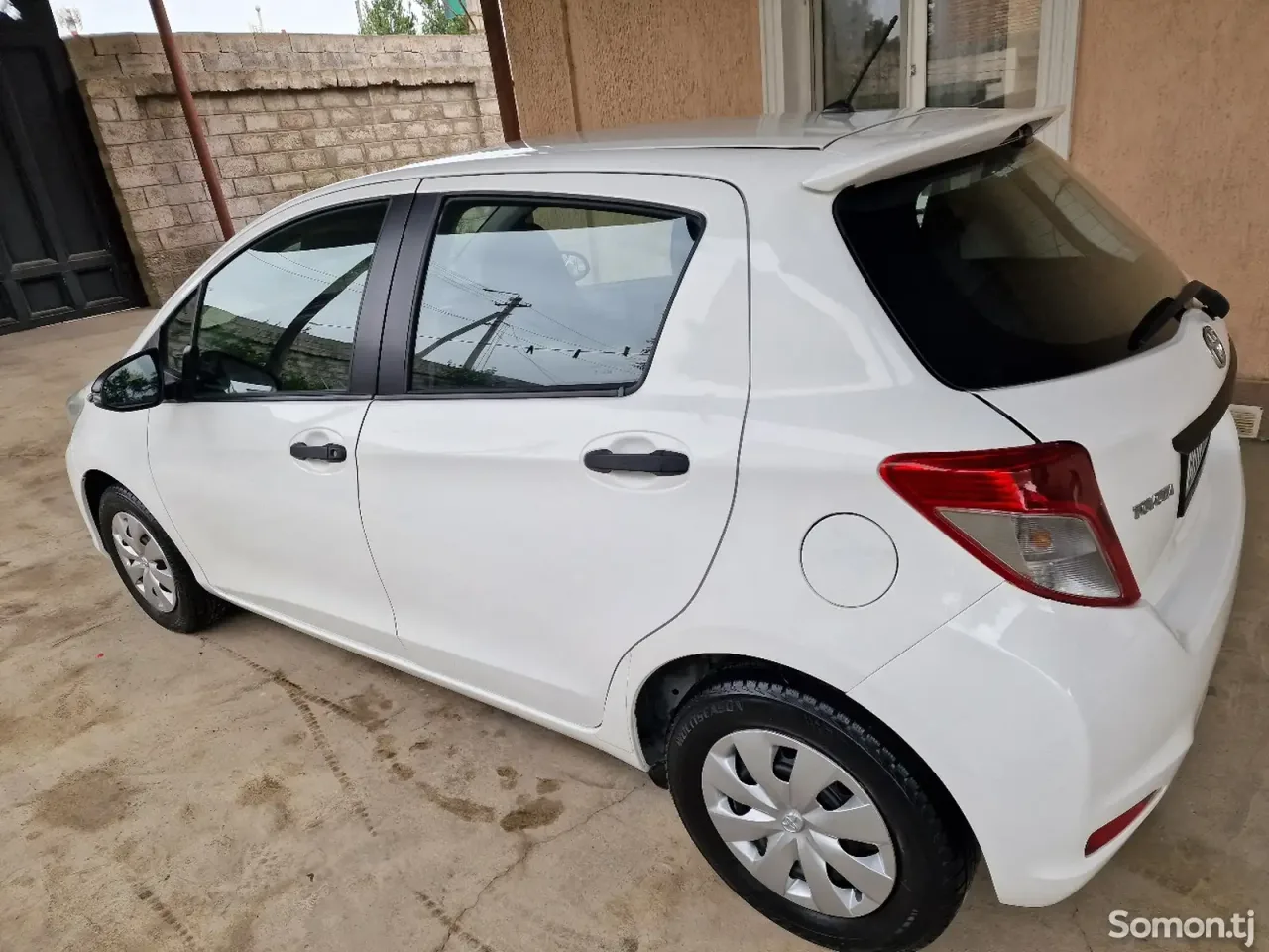 Toyota Yaris 2014 · 1.0 MT