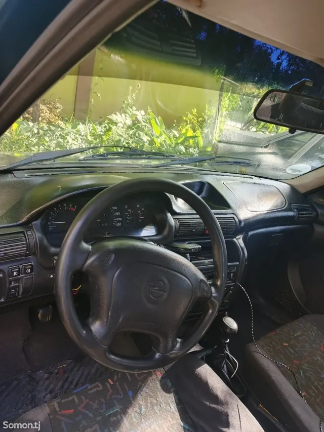 Opel Astra F 1996 · 1.6 MT