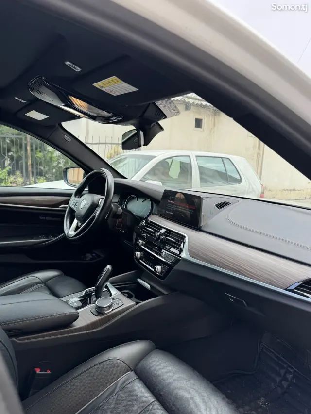 BMW M5 2017 · 3.0 AT