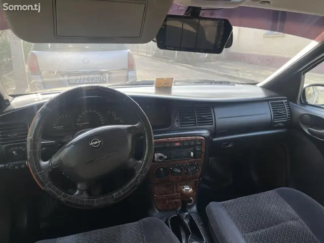 Opel Vectra B 1996 · 1.8 MT